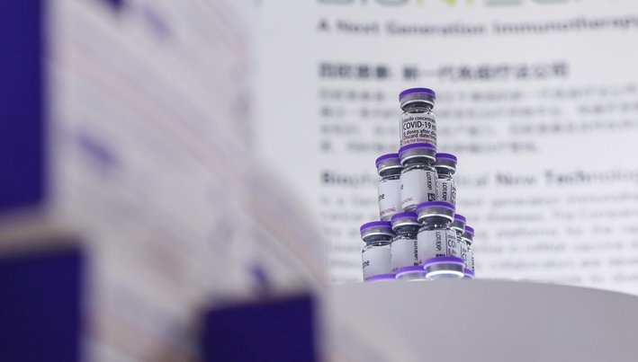 Pfizer und BioNTech beginnen klinische Studie mit Omikron-Impfstoff