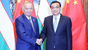 Li Keqiang trifft Präsident von Usbekistan in Beijing