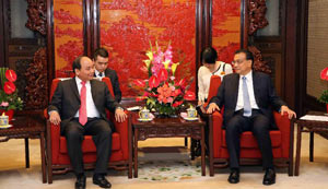 Li Keqiang trifft Nguyen Xuan Phuc in Beijing
