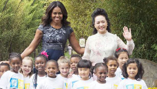 Peng Liyuan und Michelle Obama benennen einen Baby-Panda