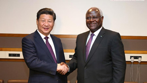 Xi Jinping trifft Präsidenten von Sierra Leone