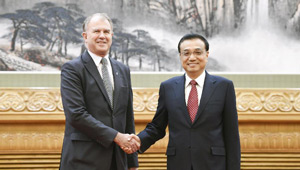 Li Keqiang trifft 27 neu ernannte ausländische Botschafter in China