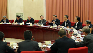 Yu Zhengsheng leitet zweiwöchentliche Konsultationssitzung zur Diskussion der gentechnisch veränderten Produkten