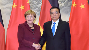 Li Keqiang führt Gespräche mit Angela Merkel
