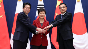 Ministerpräsident Li fordert störungsfreie Zusammenarbeit zwischen China, Japan und Südkorea