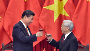 Xi Jinping und Nguyen Phu Trong nehmen an Unterzeichnungszeremonie über bilaterale Kooperation teil