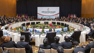 Li Keqiang nimmt an Ostasien-Gipfel teil