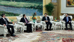 Liu Yunshan nimmt am 1. BRICS-Mediengipfel in Beijing teil