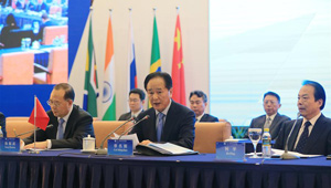 Cai Mingzhao hält Grundsatzrede während des 1. BRICS-Mediengipfels