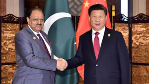 Xi Jinping trifft Präsidenten von Pakistan