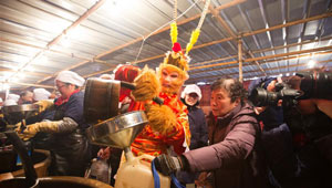 Monkey King verkauft Sojasoße in Zhenjiang