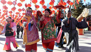 Volkskünstler proben für Tempelmesse