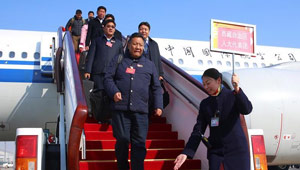 Ankunft der Vertreter des NVK für Zwei Tagungen in Beijing