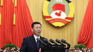 Chen Xiaoguang übermittelt einen Bericht wie Anregungen und Vorschläge der Politikberater seit der letzten Tagung gehandhabt wurden