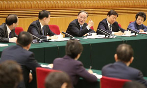 Wang Qishan nimmt an Gruppenberatung von Abgeordneten aus Jiangsu teil