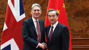 Chinesischer Außenminister: G7 sollte die Frage des Südchinesischen Meeres nicht hochspielen