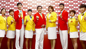 Chinas Team präsentiert ihr Olympia-Outfit