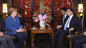 Li Keqiang trifft deutsche Bundeskanzlerin in Beijing