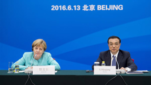 Li Keqiang und Angela Merkel nehmen am Treffen des Chinesisch-Deutschen Wirtschaftsberatungsausschusses in Beijing teil