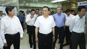 Li Keqiang besucht China Construction Bank und die People's Bank of China in Beijing