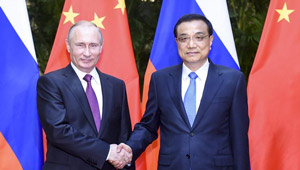 Li Keqiang trifft Putin in Beijing