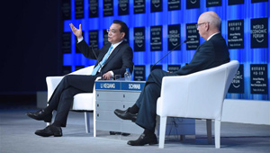 Li Keqiang bei der Eröffnungszeremonie des Davos-Sommerforums