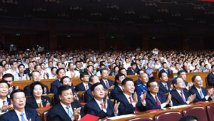 Chinesische Führungskräfte nehmen an Konzert zur Markierung des 95. Jubiläums der KPCh teil