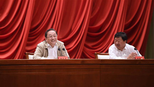 Yu Zhengsheng übermittelt Bericht in der Parteihochschule