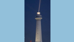 Fünf Leuchttürme, die auf den relevanten stationierten Riffen von Chinas Nansha-Inseln errichtet wurden, bieten umfassende Dienstleistungen für Navigation und Navigationshilfe