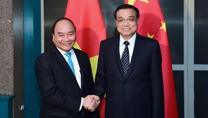 Li Keqiang trifft vietnamesischen Premierminister in Ulan Bator