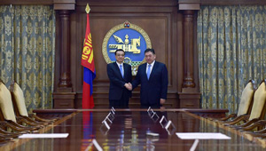 Li Keqiang trifft Vorsitzenden des Großen Staats-Churals in Ulan Bator