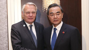 Wang Yi trifft seinen französischen Amtskollegen in Ulan Bator