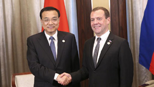 Li Keqiang trifft den russischen Premierminister Dmitri Medwedew in Ulan Bator