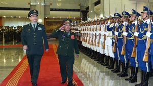 Chang Wanquan hält für laotischen Verteidigungsminister Willkommenszeremonie ab