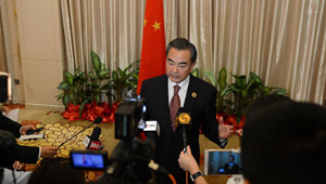 Wang Yi bei Medienansprache nach Außenministertreffen