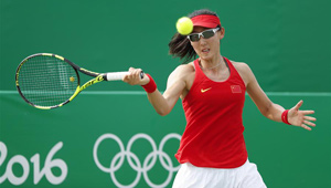 Zheng Saisai bei 2. Runde des Fraueneinzels vom Tennis gegen Daria Kasatkina