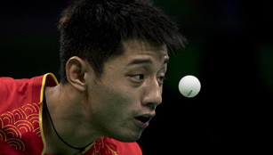 Tischtennis: Zhang Jike beim Spiel gegen Chen Chien-An aus chinesischer Taipeh