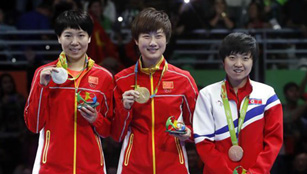 Ding Ning gewann die Goldmedaille beim Finale des Fraueneinzels im Tischtennis