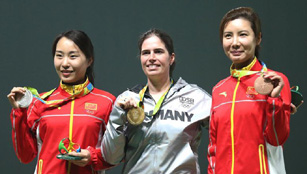 Zhang Binbin und Du Li gewinnen Silber- und Bronzemedaille beim Dreistellungskampf 50m der Frauen in Rio