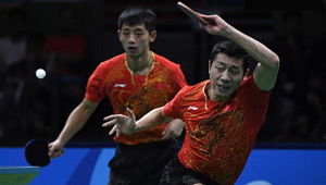 Chinas Zhang Jike und Xu Xin gewann mit 3:0 Team-Viertelfinale im Tischtennis gegen Großbritannien
