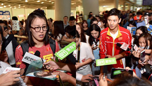 Fu Yuanhui und Ning Zetao am Flughafen von tausenden Medien und Fans umgeben