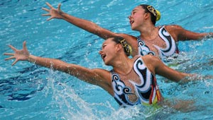 Huang Xuechen und Sun Wenyan holen beim Freien Duett des Synchronschwimm-Finales die Silbermedaille