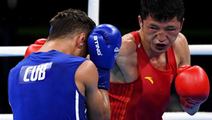 Zhang Jiawei tritt beim Männer Batam-Boxen Viertelfinale an