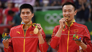 China gewinnt Goldmedaille im Badminton Männer-Doppel