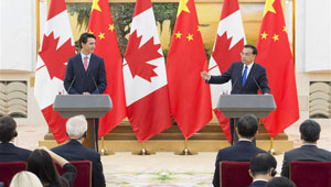 Li Keqiang führt Gespräche mit kanadischen Premierminister