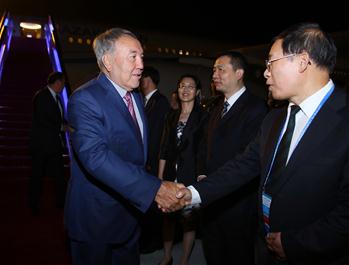 Kasachischer Präsident trifft zur Teilnahme am G20-Gipfel in Hangzhou ein