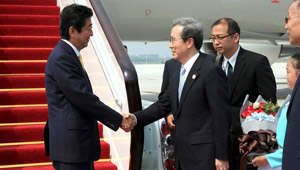 Japanischer Premierminister Abe trifft in Hangzhou ein