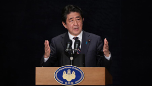Shinzo Abe nimmt an einer Pressekonferenz nach dem 11. G20-Gipfel in Hangzhou teil