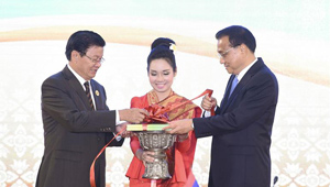 Li Keqiang nimmt an Zeremonie zur Erinnerung an 25. Jubiläum der Aufnahme von China-ASEAN Dialogbeziehungen teil