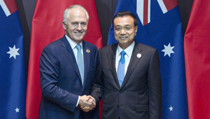 Li Keqiang trifft australischen Amtskollegen in Laos